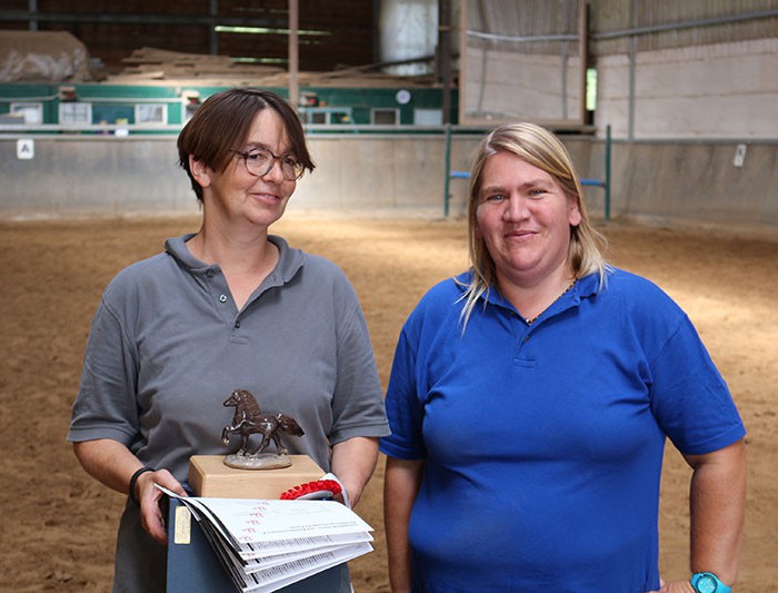 Susanne Rebel konnte den Ehrenpreis für Garpur von Messel entgegennehmen, der mit 8,21 bestbewertetes Fohlen der Fohlenreise 2019 wurde
