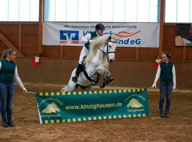 Kinzighausen-Hazy-Majesto-und-Sissi-Wirth-machten-Webung-für-die-Connemaras