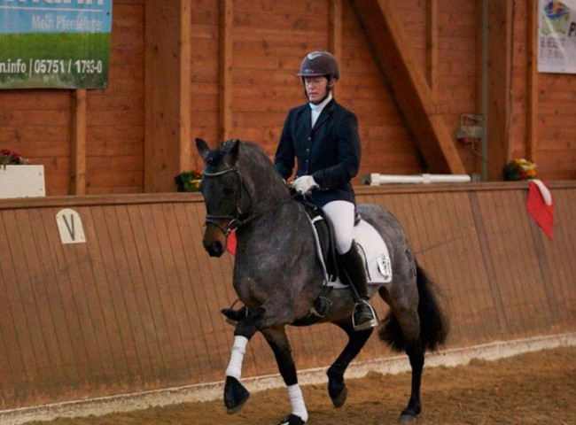 Shalom-und-Isabell-Grede-boten-einen-bewegungsstarken-Auftritt