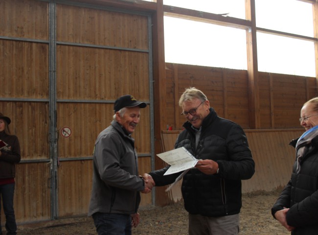 Gratulation an Kurt Antes zum guten Ergebnis seiner Stute