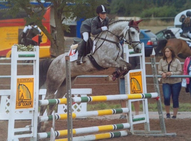Doria Grey und Marlay Demmerle sammelten viele goldene Schleifen im E + A Parcours