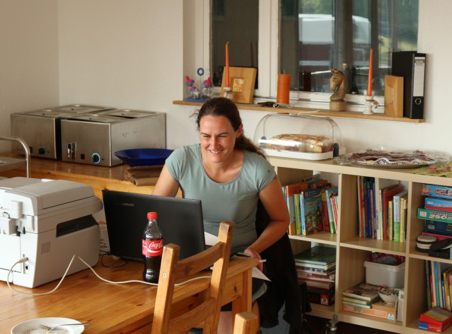 Simone Hinkelmann hatte die Meldestelle und die Ergebniserfassung  voll im Griff